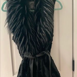 Dena Fur vest